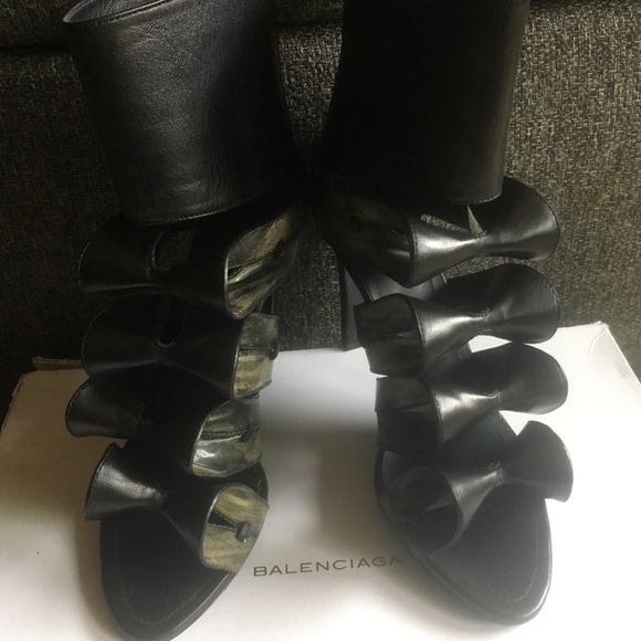 Balenciaga Shoes - ❤️Balenciaga Ruffle front heels❤️ Never worn